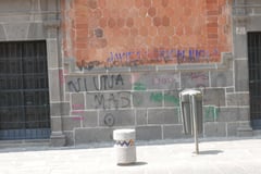 Grafiti feminista en un muro de la 5 oriente en el centro histórico de Puebla